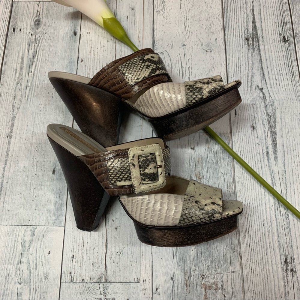 BCBG MAXAZRIA LEATHER SNAKE PRINT PLATFORM HEELS SANDALS SZ 10
